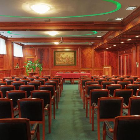Hotel Im. Jana Pawla II วรอตซวาฟ ภายนอก รูปภาพ