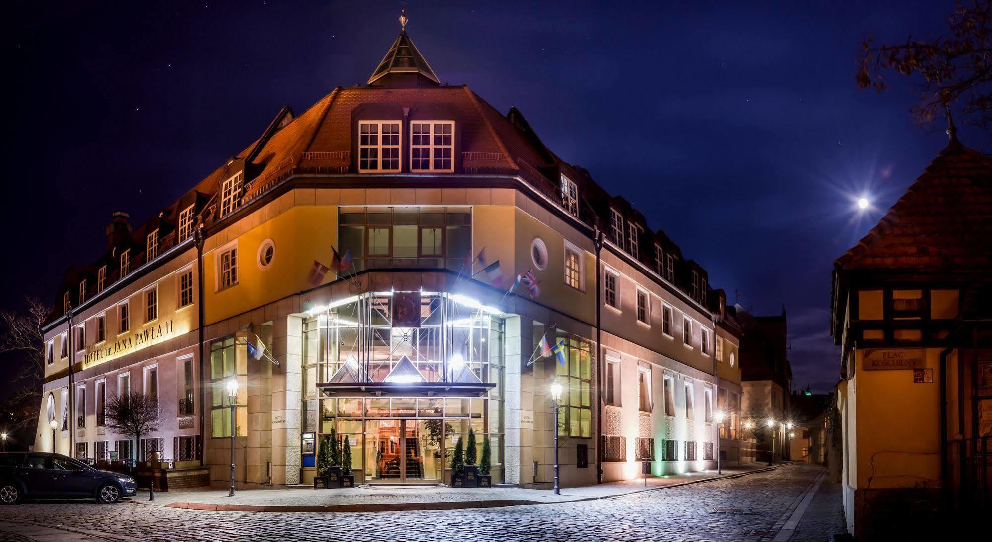 Hotel Im. Jana Pawla II วรอตซวาฟ ภายนอก รูปภาพ