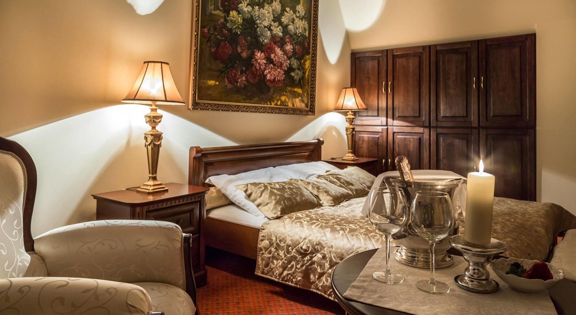 Hotel Im. Jana Pawla II วรอตซวาฟ ภายนอก รูปภาพ
