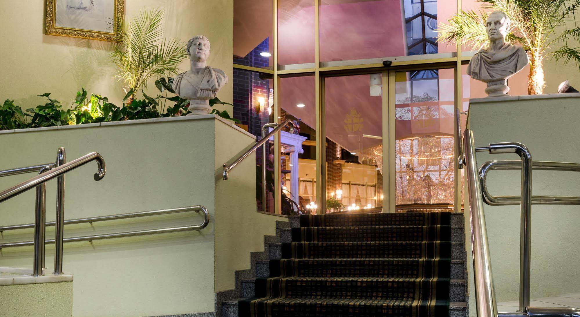 Hotel Im. Jana Pawla II วรอตซวาฟ ภายนอก รูปภาพ